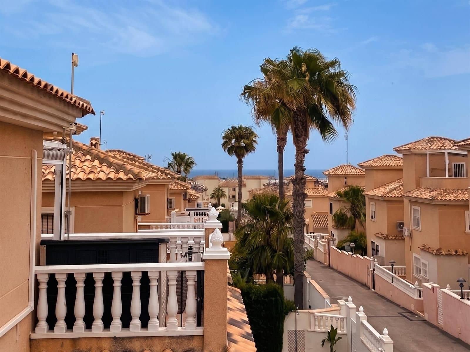 3 soverom Villa til salgs i Orihuela Costa med svømmebasseng garasje - € 362 000 (Ref: 9925176)