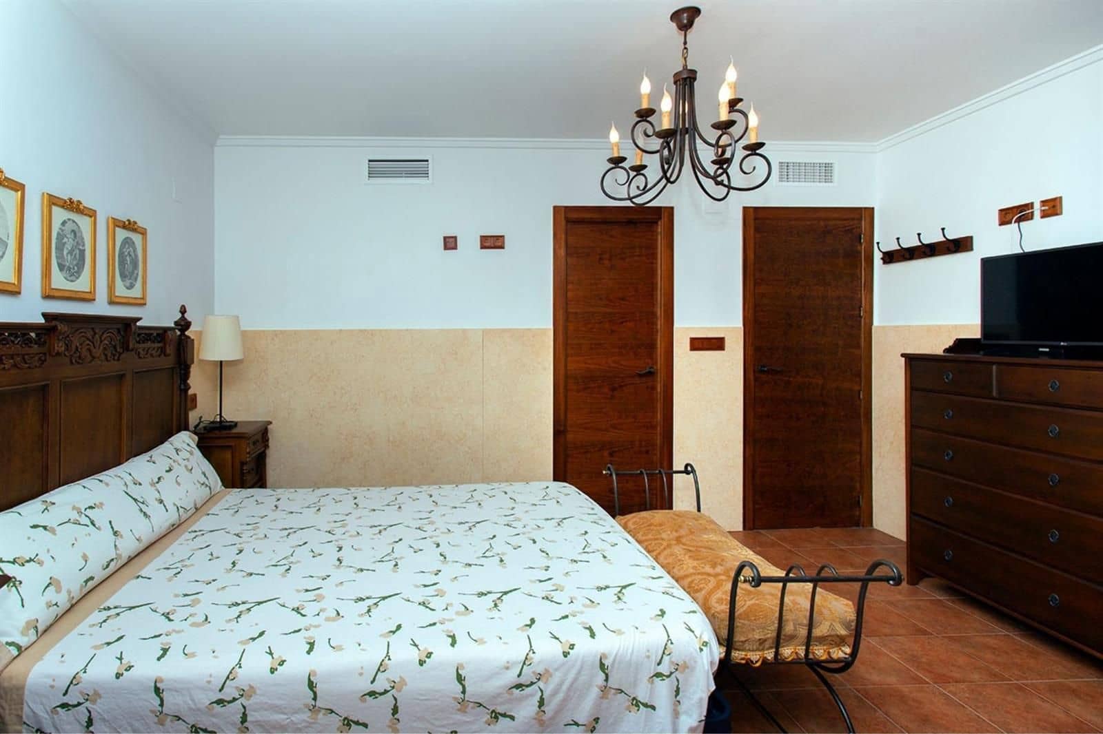 5 bedroom Villa for sale in Orihuela with garage - € 490,000 (Ref: 9925177)