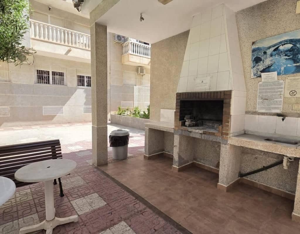 2 quarto Apartamento para venda em Torrevieja com garagem - 145 000 € (Ref: 9925179)