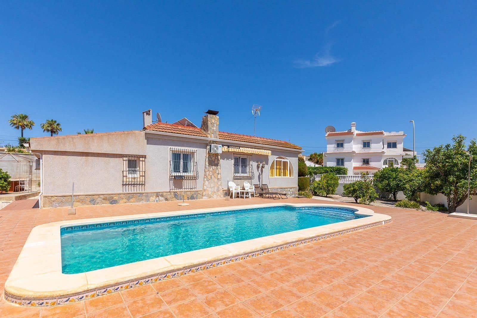 Chalet de 4 habitaciones en Rojales en venta con piscina garaje - 495.000 € (Ref: 9925182)