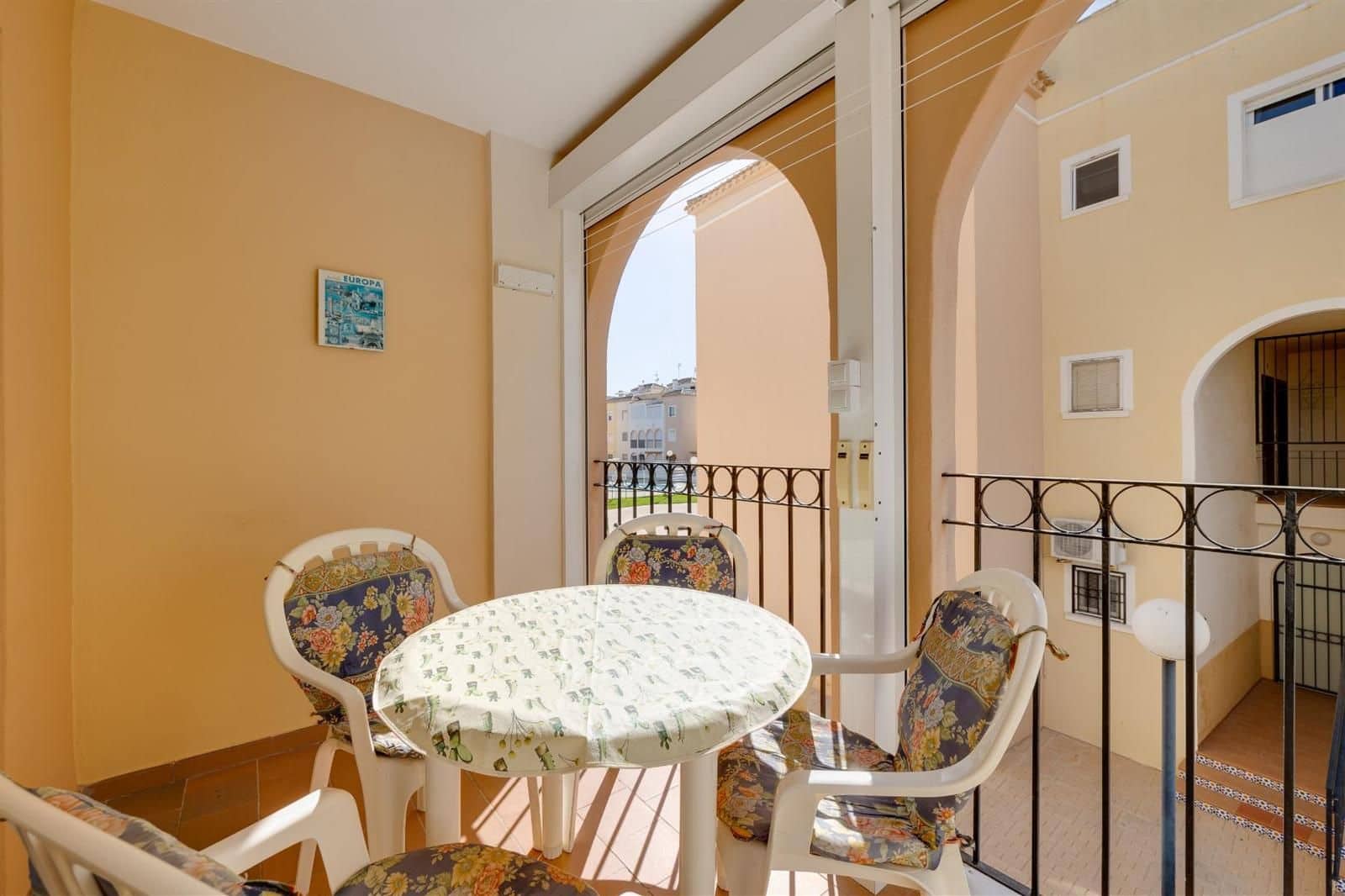 2 soveværelse Villa til salg i Torrevieja med swimmingpool - € 149.900 (Ref: 9932544)