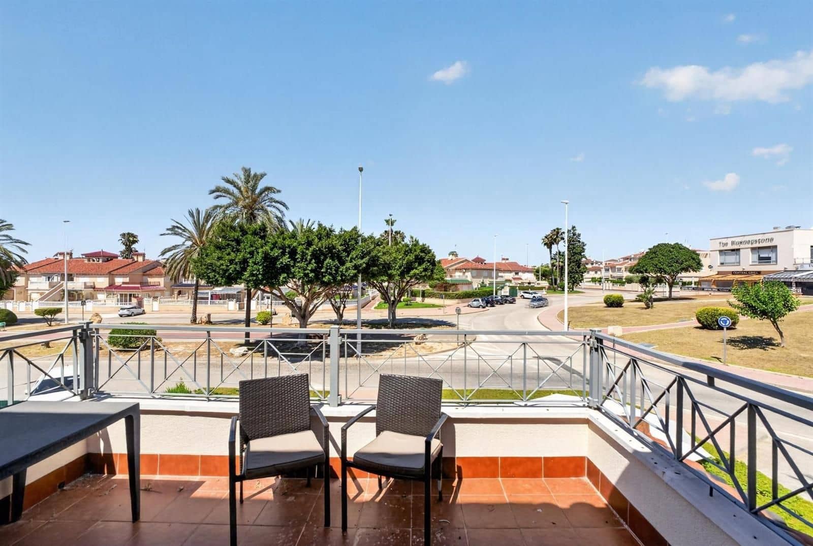 3 makuuhuone Omakotitalo myytävänä paikassa Orihuela Costa mukana uima-altaan 
autotalli - 399 000 € (Ref: 9953386)