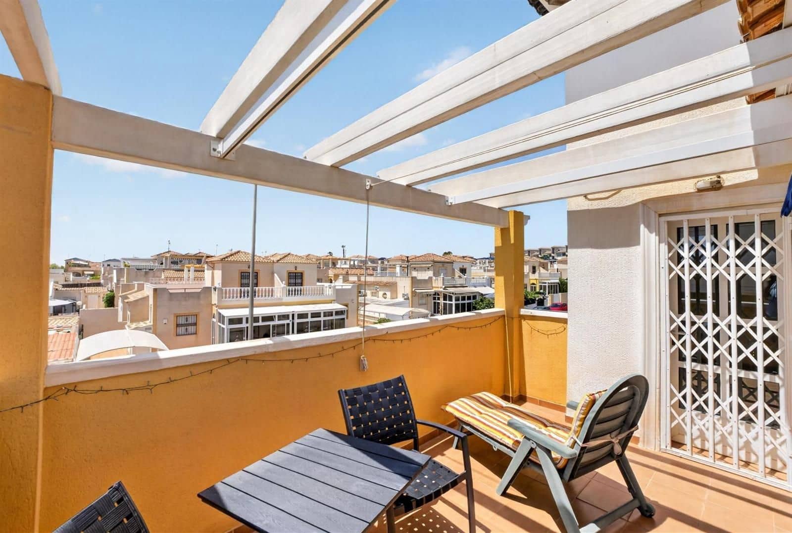 3 soveværelse Villa til salg i Orihuela Costa med swimmingpool garage - € 299.000 (Ref: 9953387)