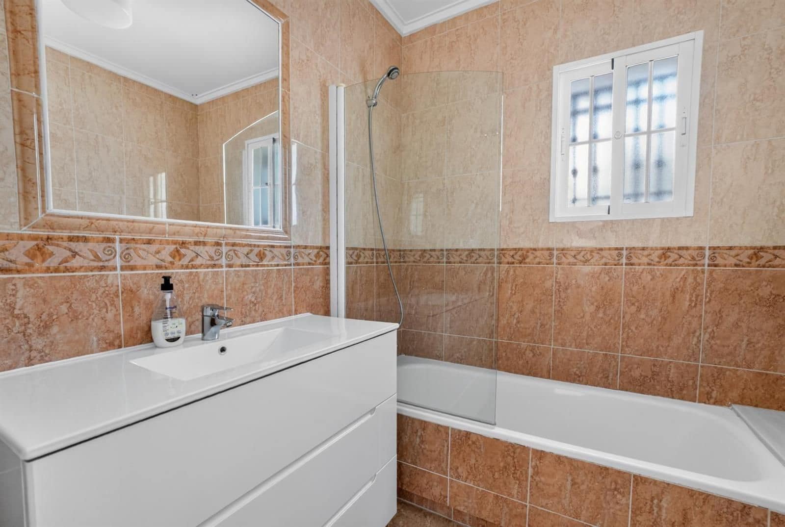 3 soveværelse Villa til salg i Orihuela Costa med swimmingpool garage - € 299.000 (Ref: 9953387)