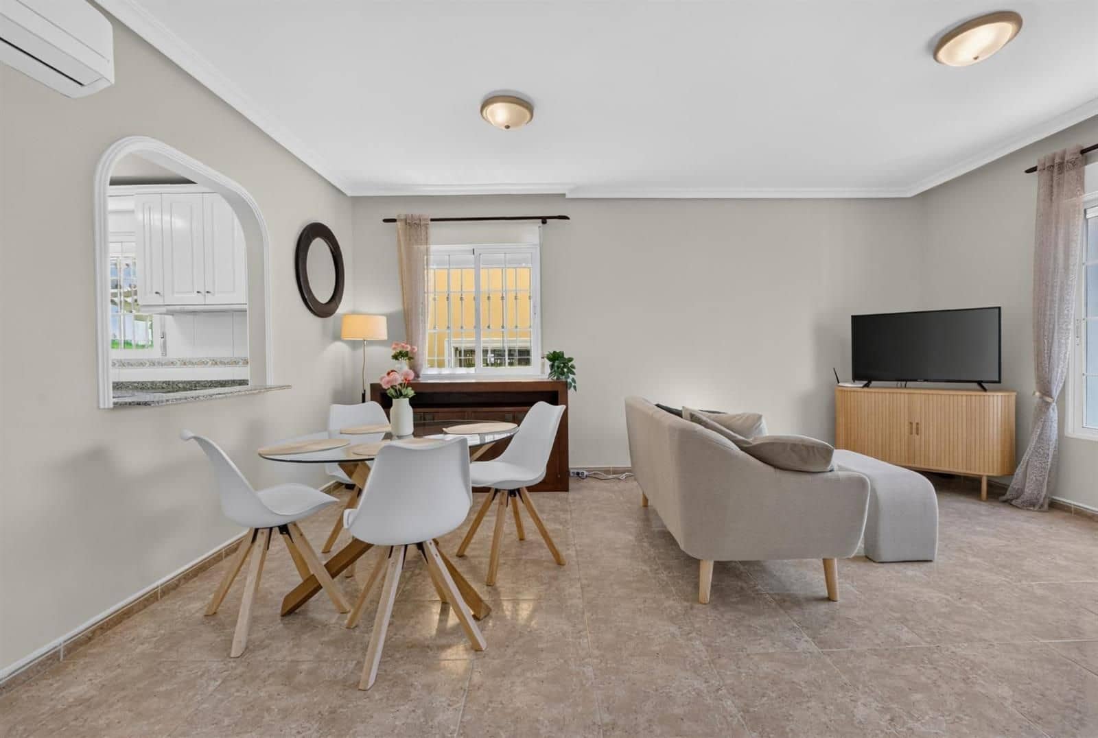 3 soveværelse Villa til salg i Orihuela Costa med swimmingpool garage - € 299.000 (Ref: 9953387)