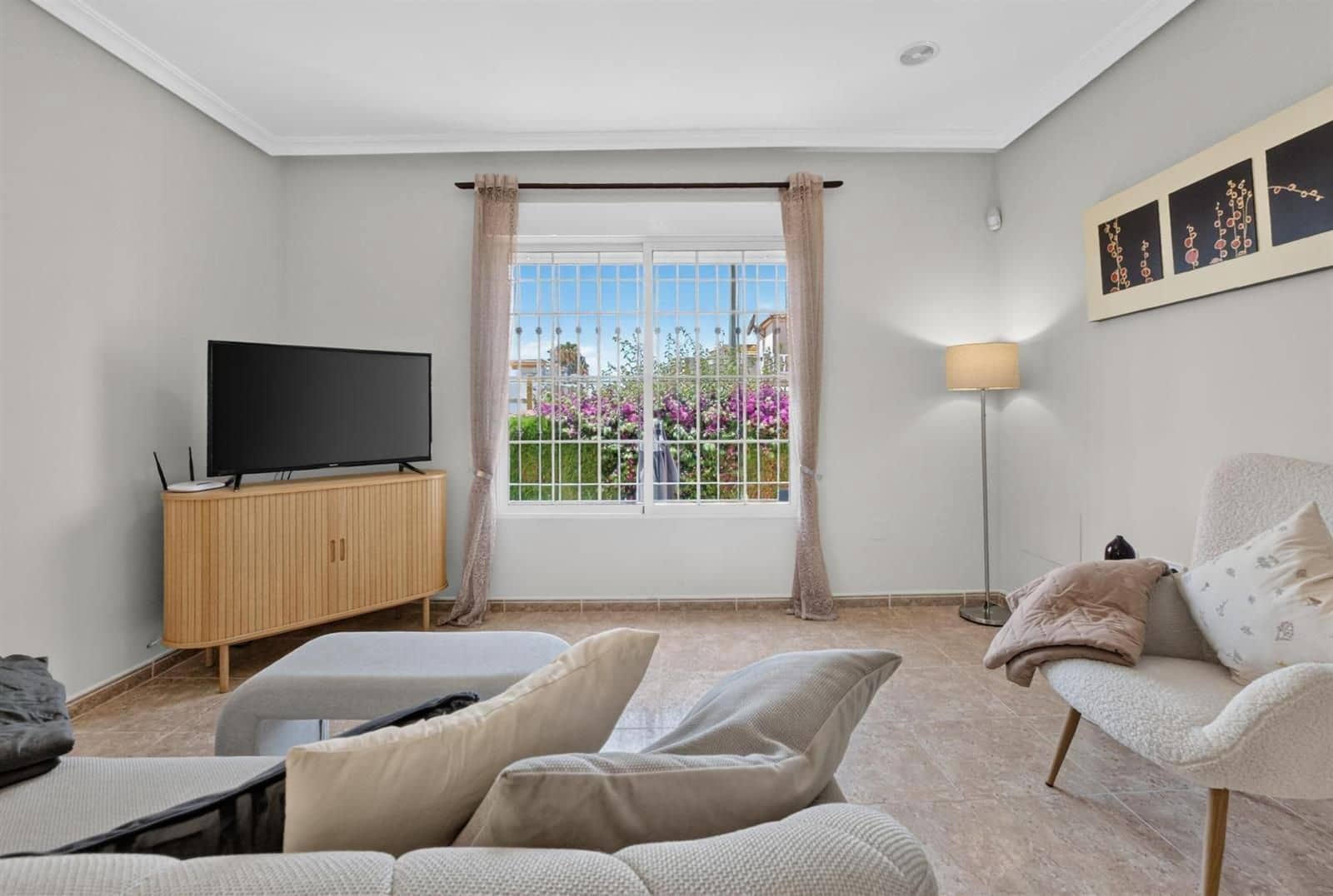 3 soveværelse Villa til salg i Orihuela Costa med swimmingpool garage - € 299.000 (Ref: 9953387)