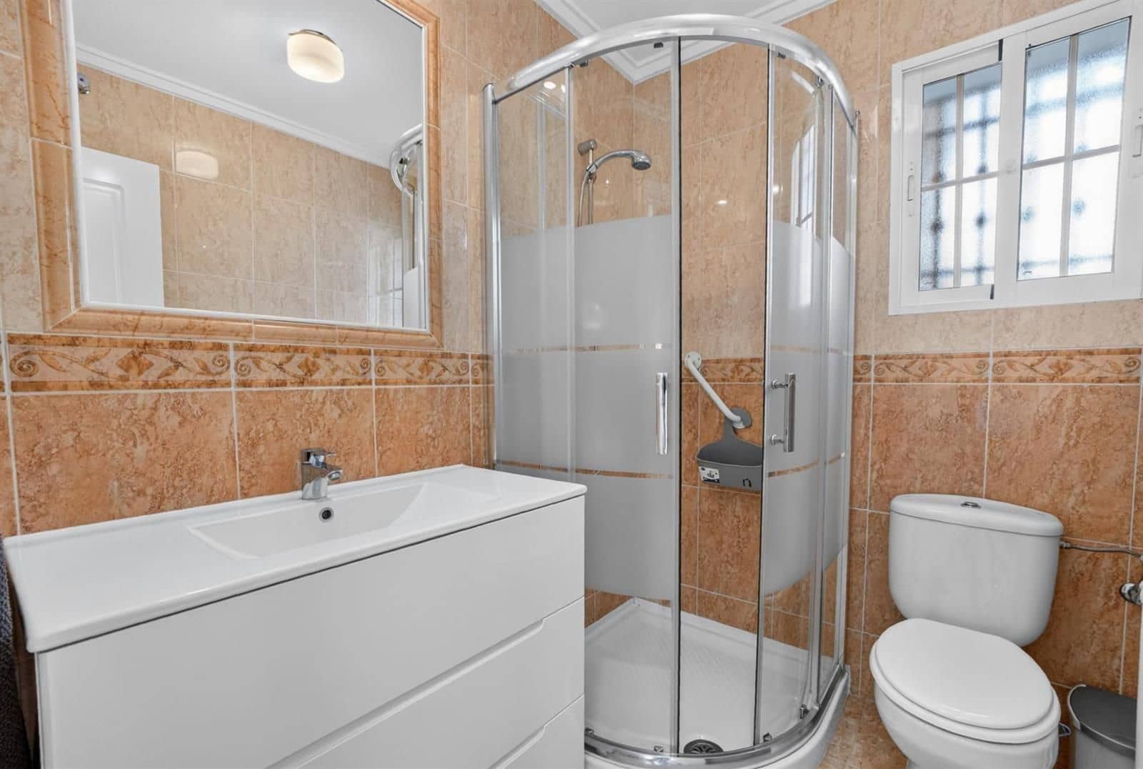 3 soveværelse Villa til salg i Orihuela Costa med swimmingpool garage - € 299.000 (Ref: 9953387)