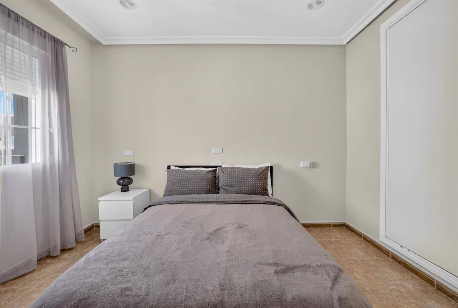 3 soveværelse Villa til salg i Orihuela Costa med swimmingpool garage - € 299.000 (Ref: 9953387)