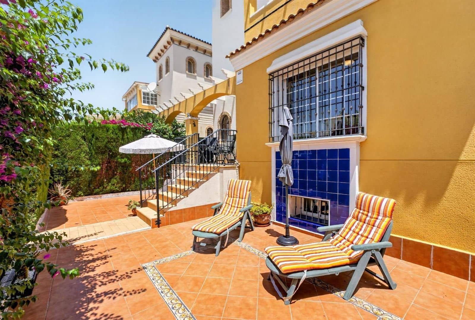 3 soveværelse Villa til salg i Orihuela Costa med swimmingpool garage - € 299.000 (Ref: 9953387)