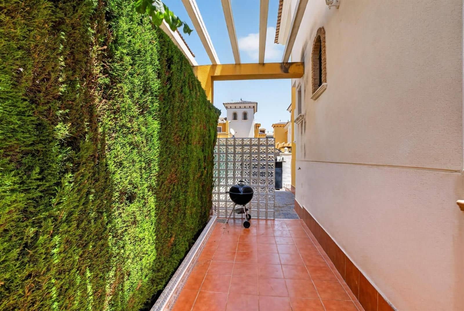 3 soveværelse Villa til salg i Orihuela Costa med swimmingpool garage - € 299.000 (Ref: 9953387)