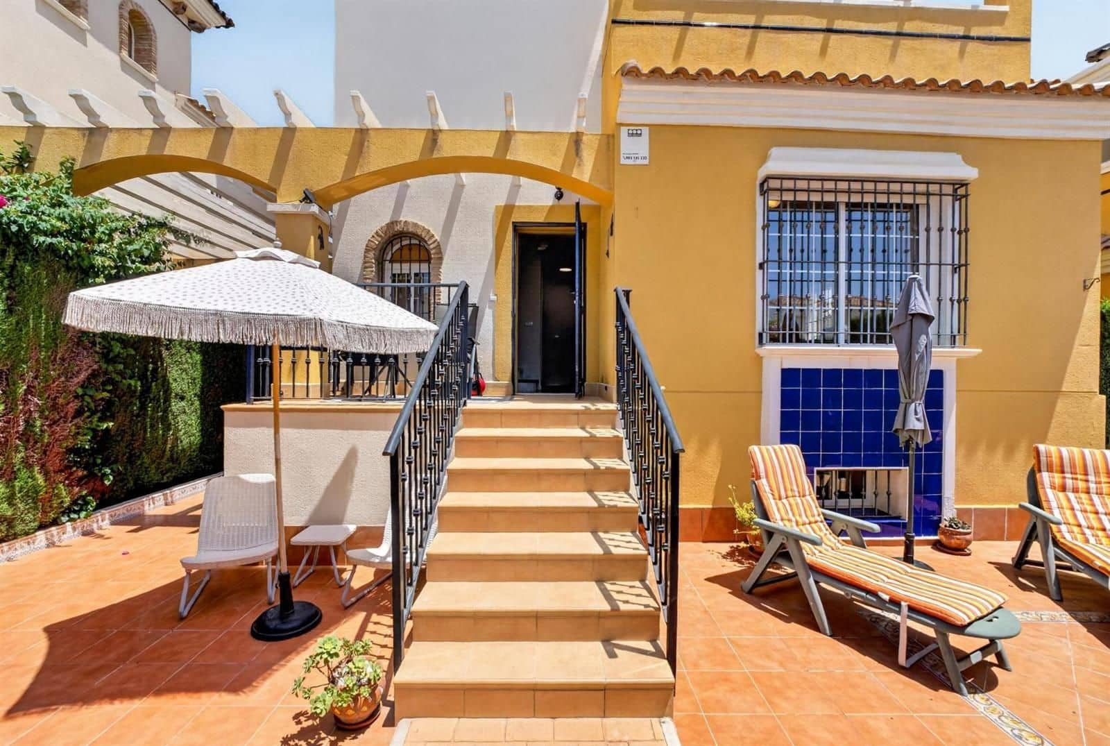 3 soveværelse Villa til salg i Orihuela Costa med swimmingpool garage - € 299.000 (Ref: 9953387)