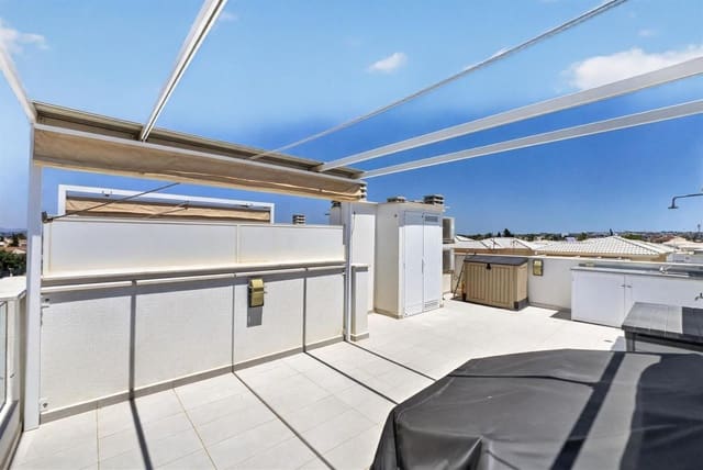 3 soverom Hus til salgs i El Chaparral - La Siesta - La Torreta, Torrevieja med svømmebasseng garasje - € 323 000 (Ref: 9953388)