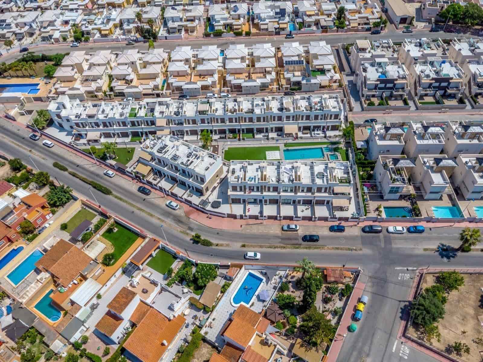 3 soverom Hus til salgs i Torrevieja med svømmebasseng garasje - € 323 000 (Ref: 9953388)