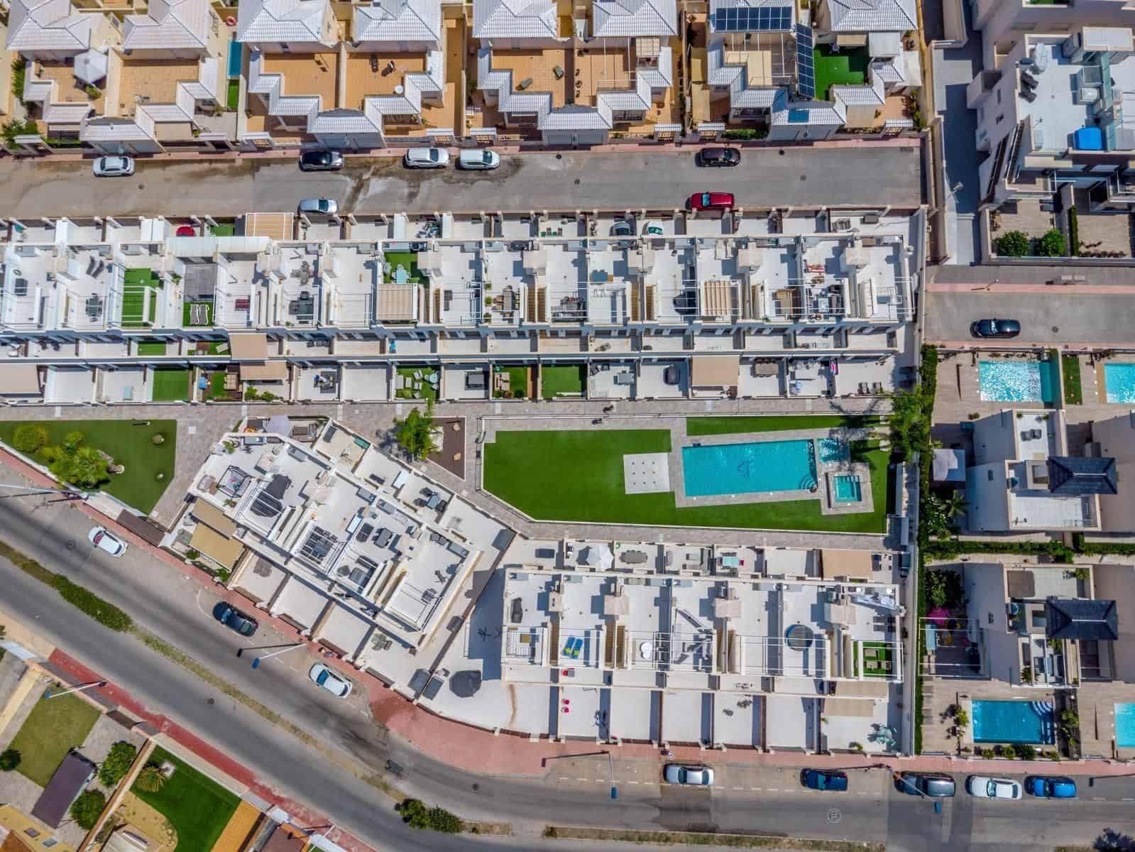 3 soverom Hus til salgs i Torrevieja med svømmebasseng garasje - € 323 000 (Ref: 9953388)