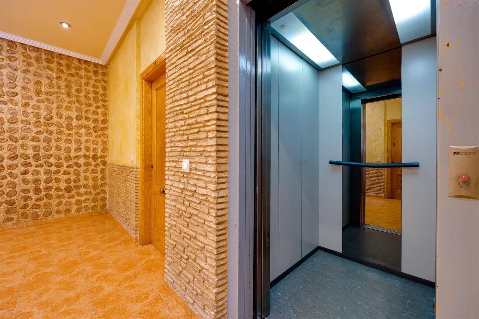 3 chambre Penthouse à vendre à Torrevieja avec piscine - 180 950 € (Ref: 9956284)
