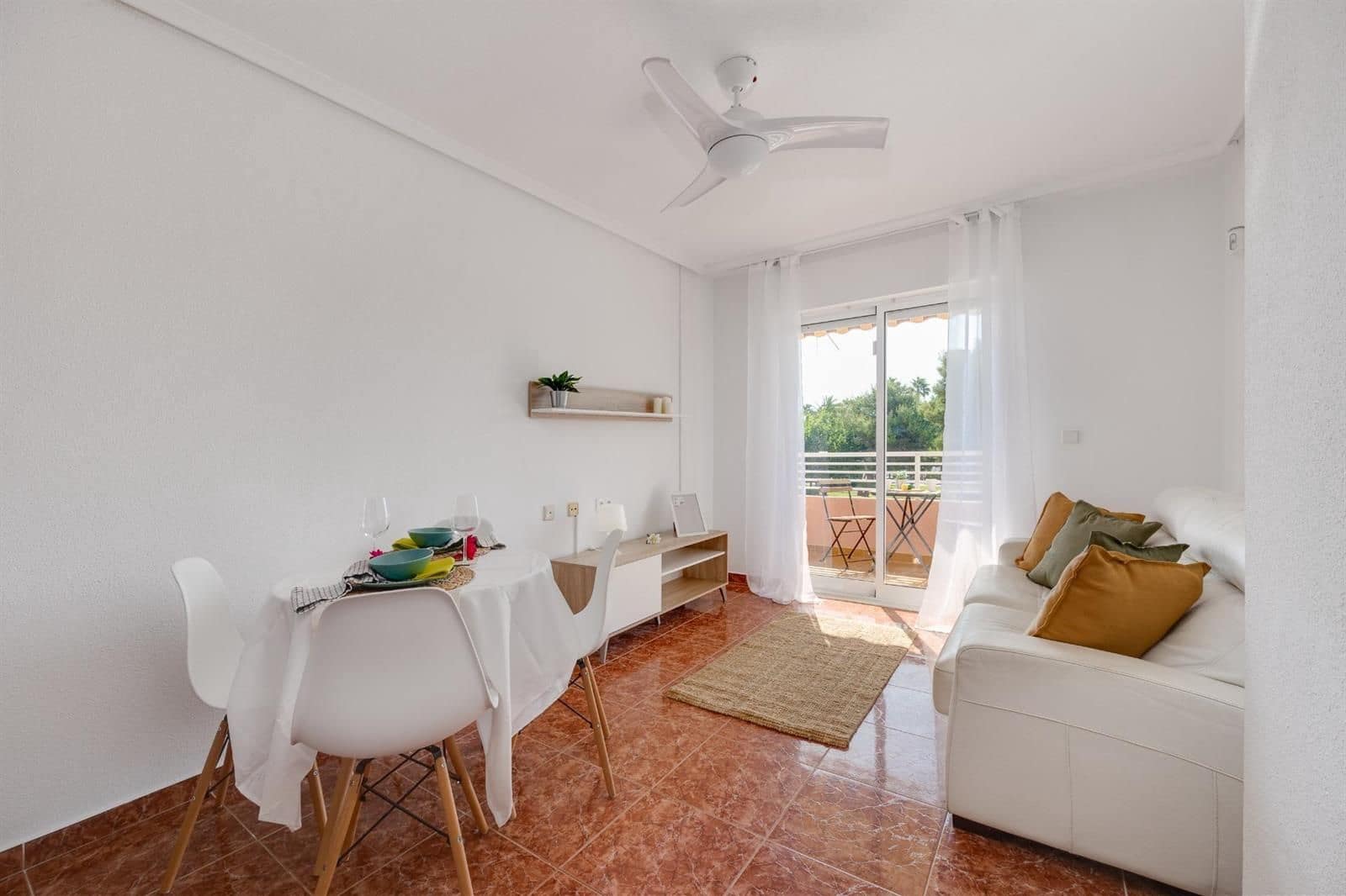 2 soverom Leilighet til salgs i Torrevieja med svømmebasseng - € 137 900 (Ref: 9956287)