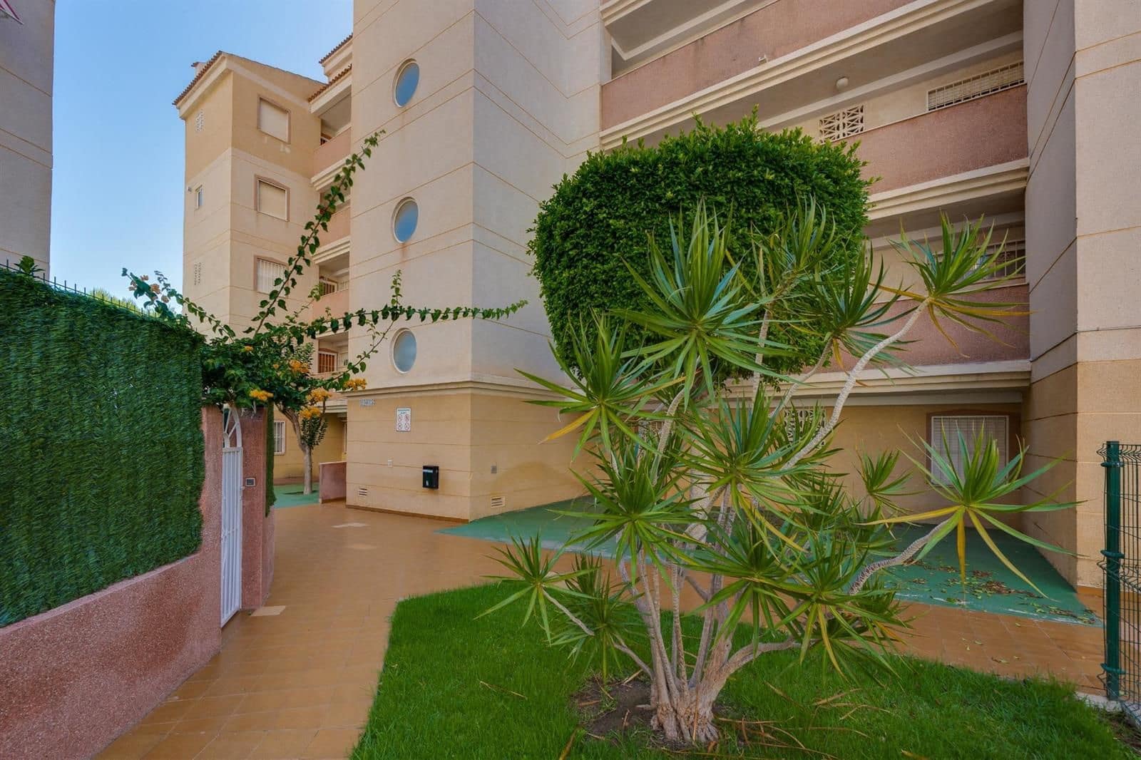 2 soverom Leilighet til salgs i Torrevieja med svømmebasseng - € 137 900 (Ref: 9956287)