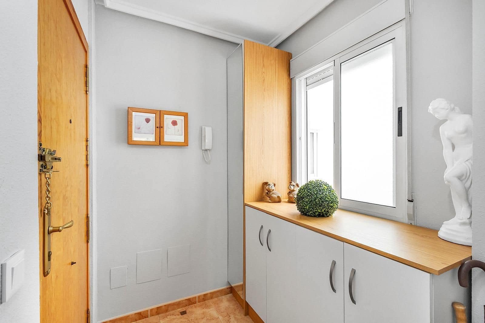 2 makuuhuone Asunto myytävänä paikassa Torrevieja mukana uima-altaan - 143 000 € (Ref: 9956290)