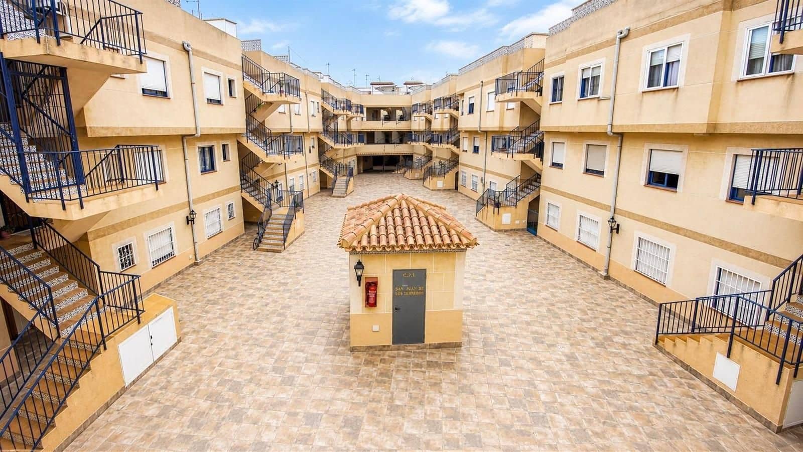 3 soveværelse Lejlighed til salg i Torrevieja - € 127.000 (Ref: 9965590)