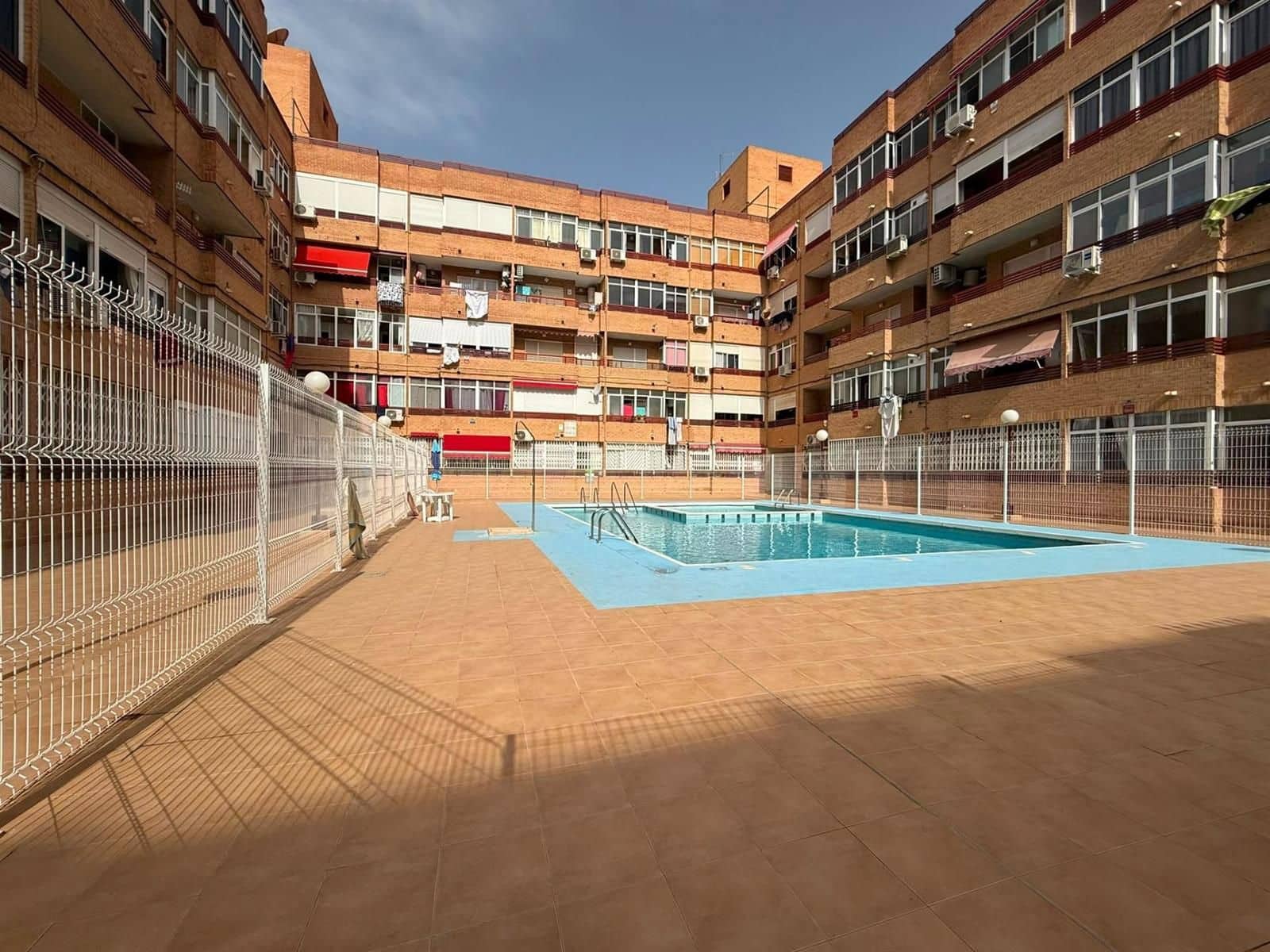 Piso de 2 habitaciones en Torrevieja en venta - 139.000 € (Ref: 9970899)