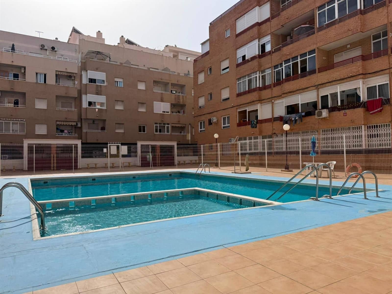Piso de 2 habitaciones en Torrevieja en venta - 139.000 € (Ref: 9970899)