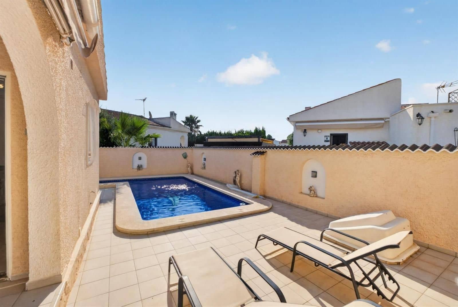 3 slaapkamer Villa te koop in San Luis met zwembad garage - € 359.000 (Ref: 9981433)