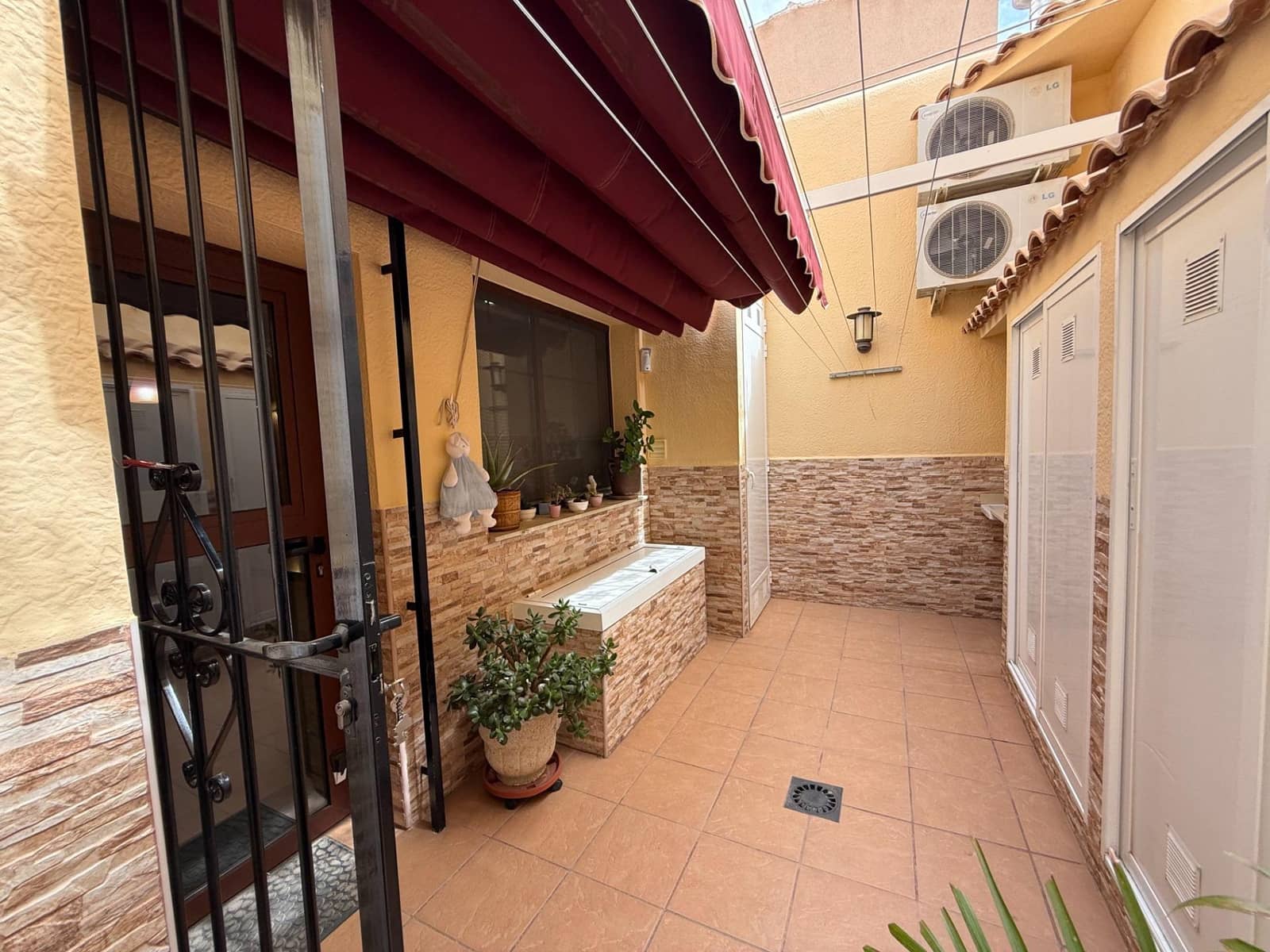 3 bedroom Townhouse for sale in Torrevieja - € 320,000 (Ref: 9983355)