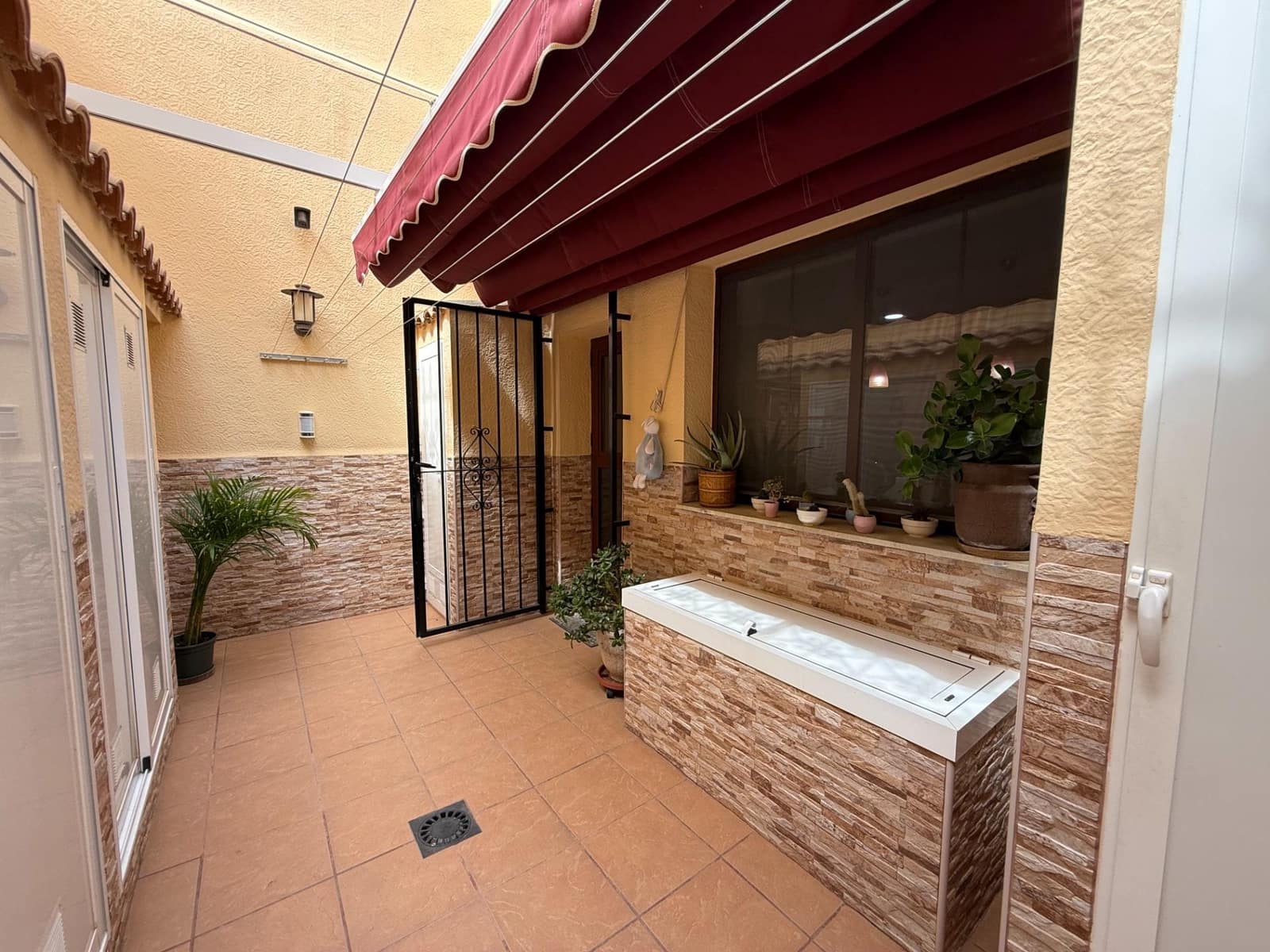 3 bedroom Townhouse for sale in Torrevieja - € 320,000 (Ref: 9983355)
