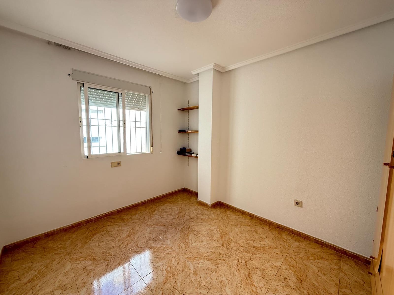 2 slaapkamer Penthouse te koop in Torrevieja - € 136.500 (Ref: 9983359)