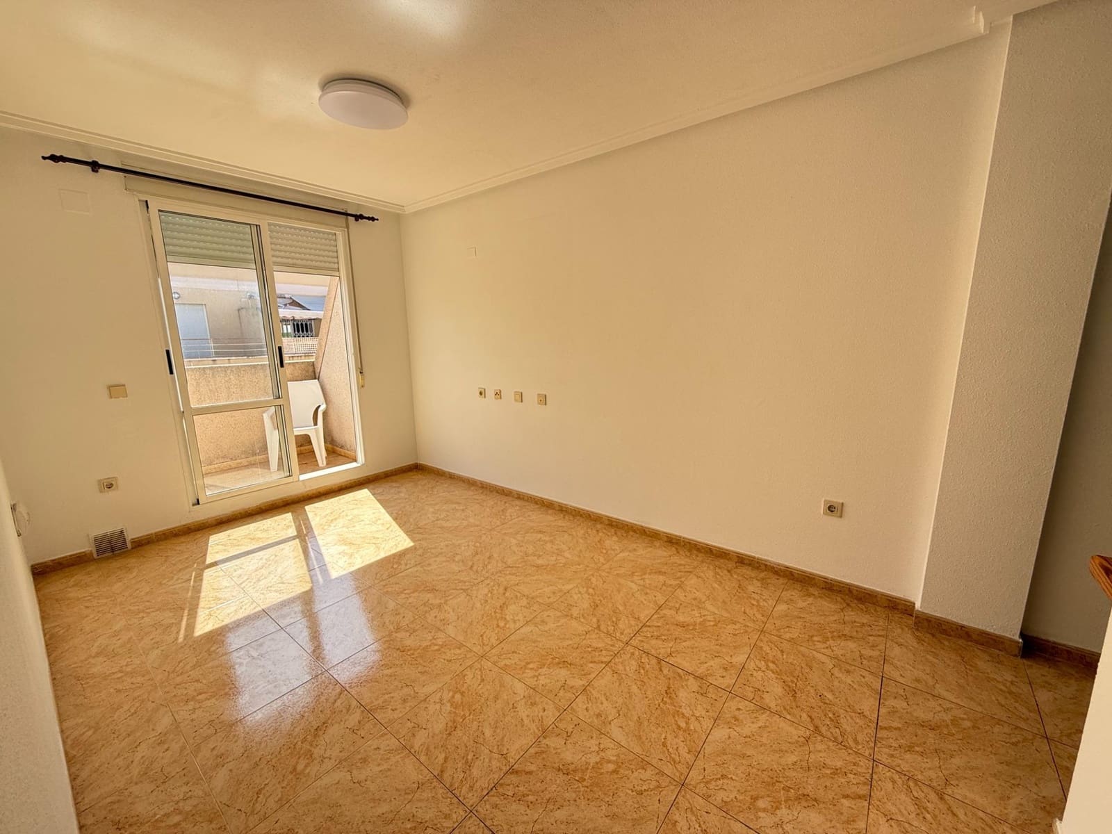 2 slaapkamer Penthouse te koop in Torrevieja - € 136.500 (Ref: 9983359)