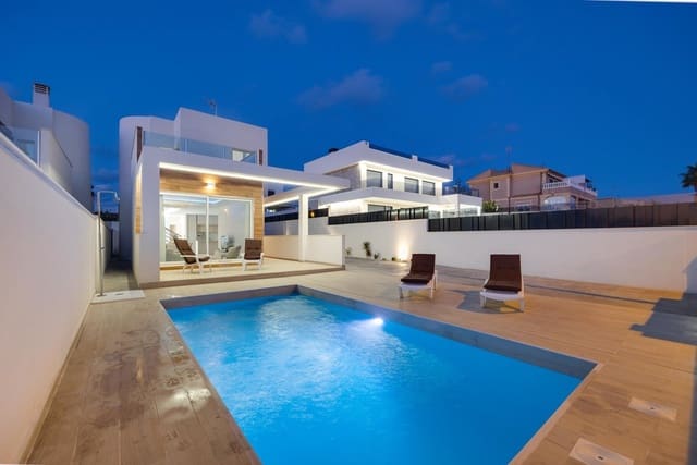 3 soveværelse Villa til salg i Aguas Nuevas, Torrevieja - € 550.000 (Ref: 9983360)