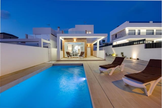3 soveværelse Villa til salg i Aguas Nuevas, Torrevieja - € 550.000 (Ref: 9983360)