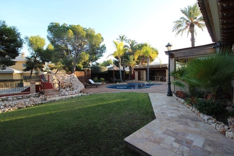 5 slaapkamer Villa te koop in Campoamor - € 1.250.000 (Ref: 9983377)