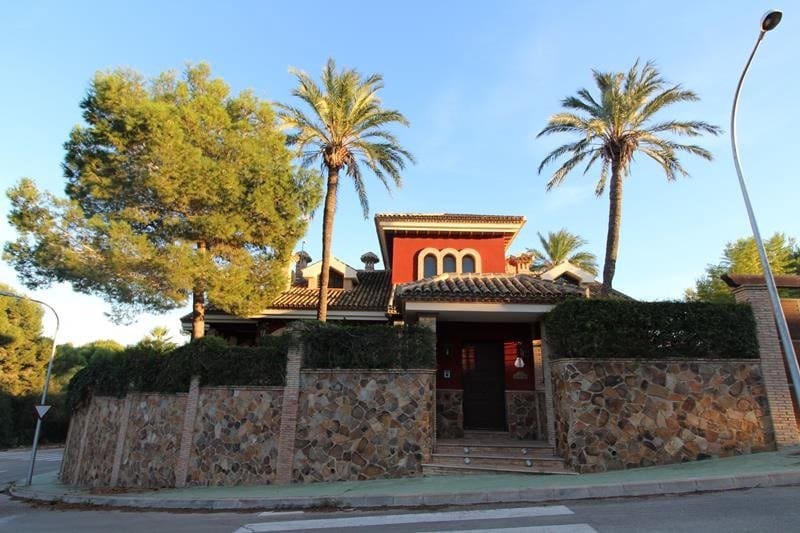 5 slaapkamer Villa te koop in Campoamor - € 1.250.000 (Ref: 9983377)