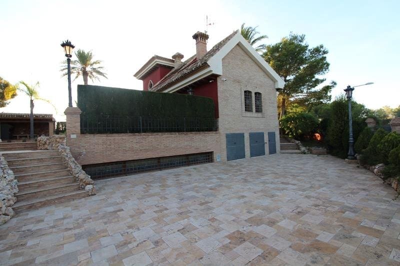 5 slaapkamer Villa te koop in Campoamor - € 1.250.000 (Ref: 9983377)