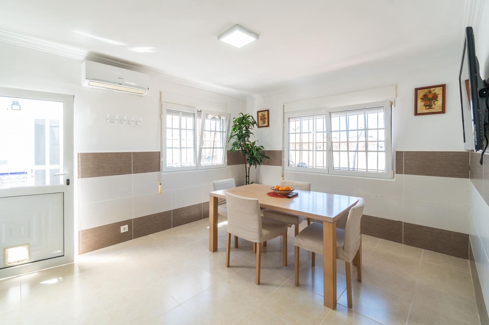 4 Zimmer Villa zu verkaufen in Torrevieja - 530.000 € (Ref: 9983389)