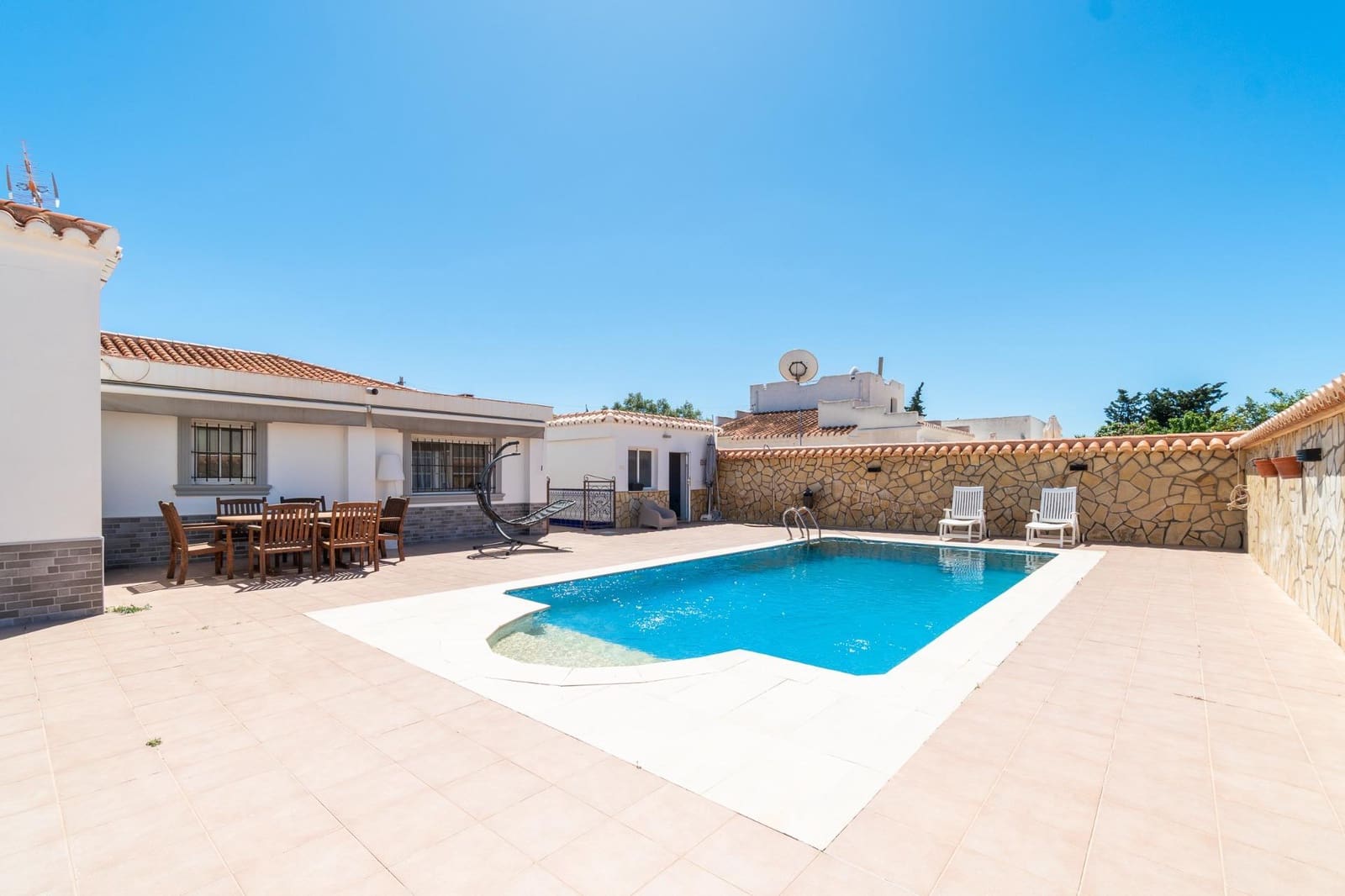 4 Zimmer Villa zu verkaufen in Torrevieja - 530.000 € (Ref: 9983389)