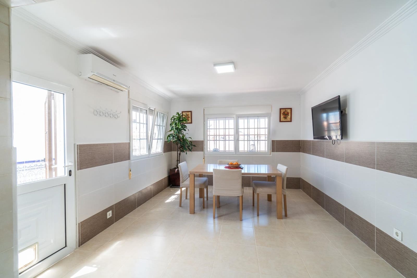 4 Zimmer Villa zu verkaufen in Torrevieja - 530.000 € (Ref: 9983389)