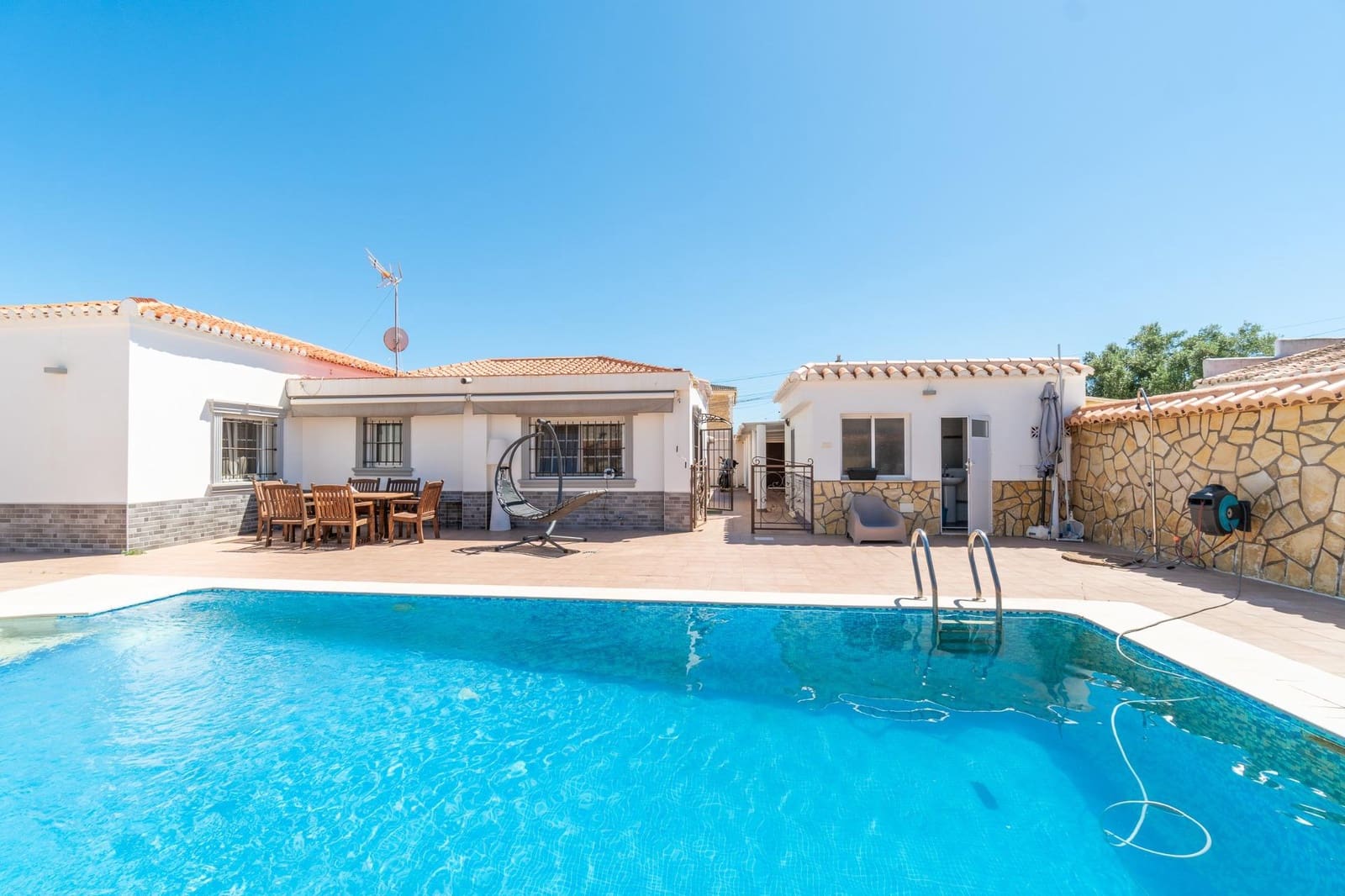 4 Zimmer Villa zu verkaufen in Torrevieja - 530.000 € (Ref: 9983389)