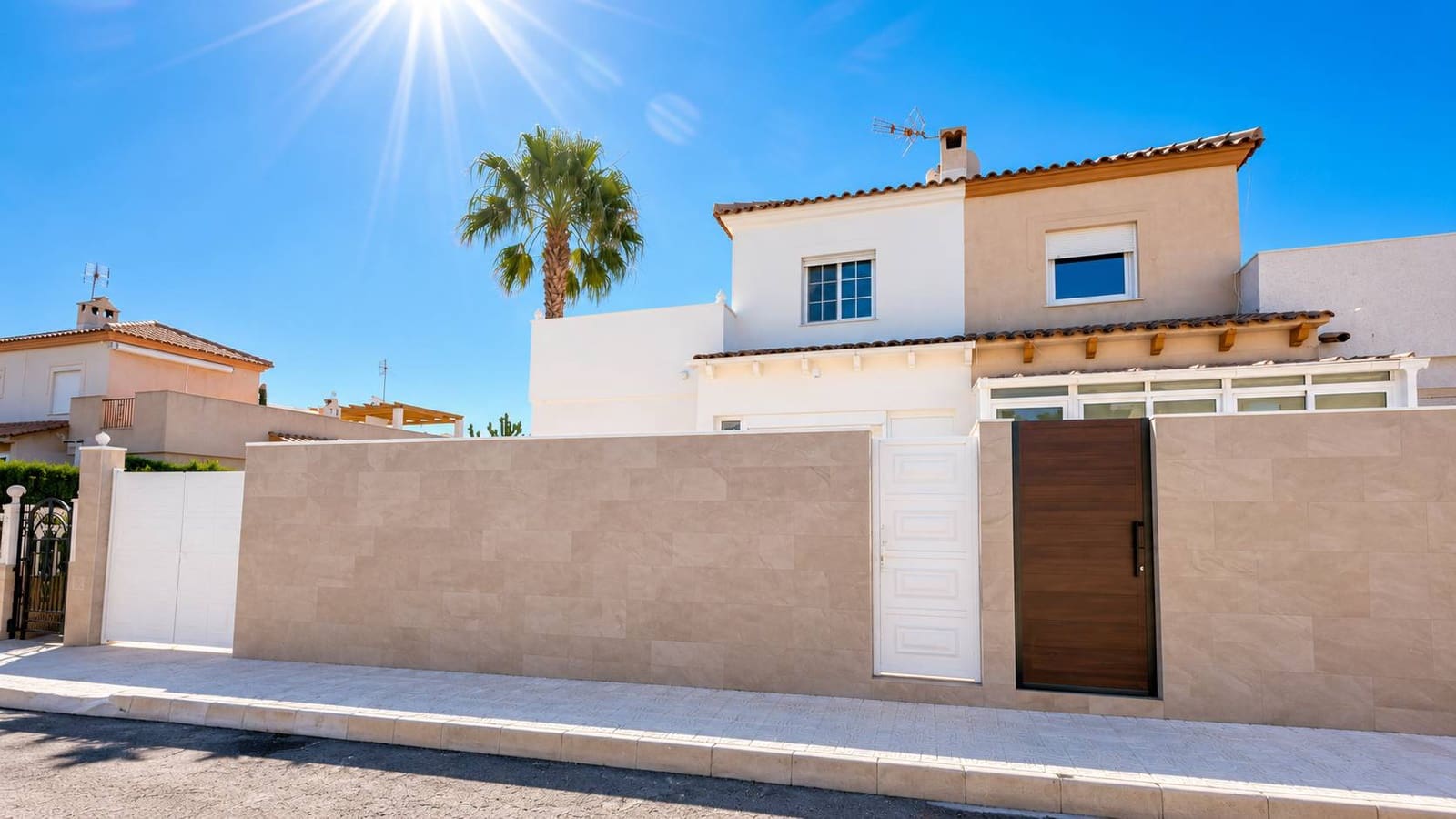 3 bedroom Townhouse for sale in Torrevieja - € 239,000 (Ref: 9983396)