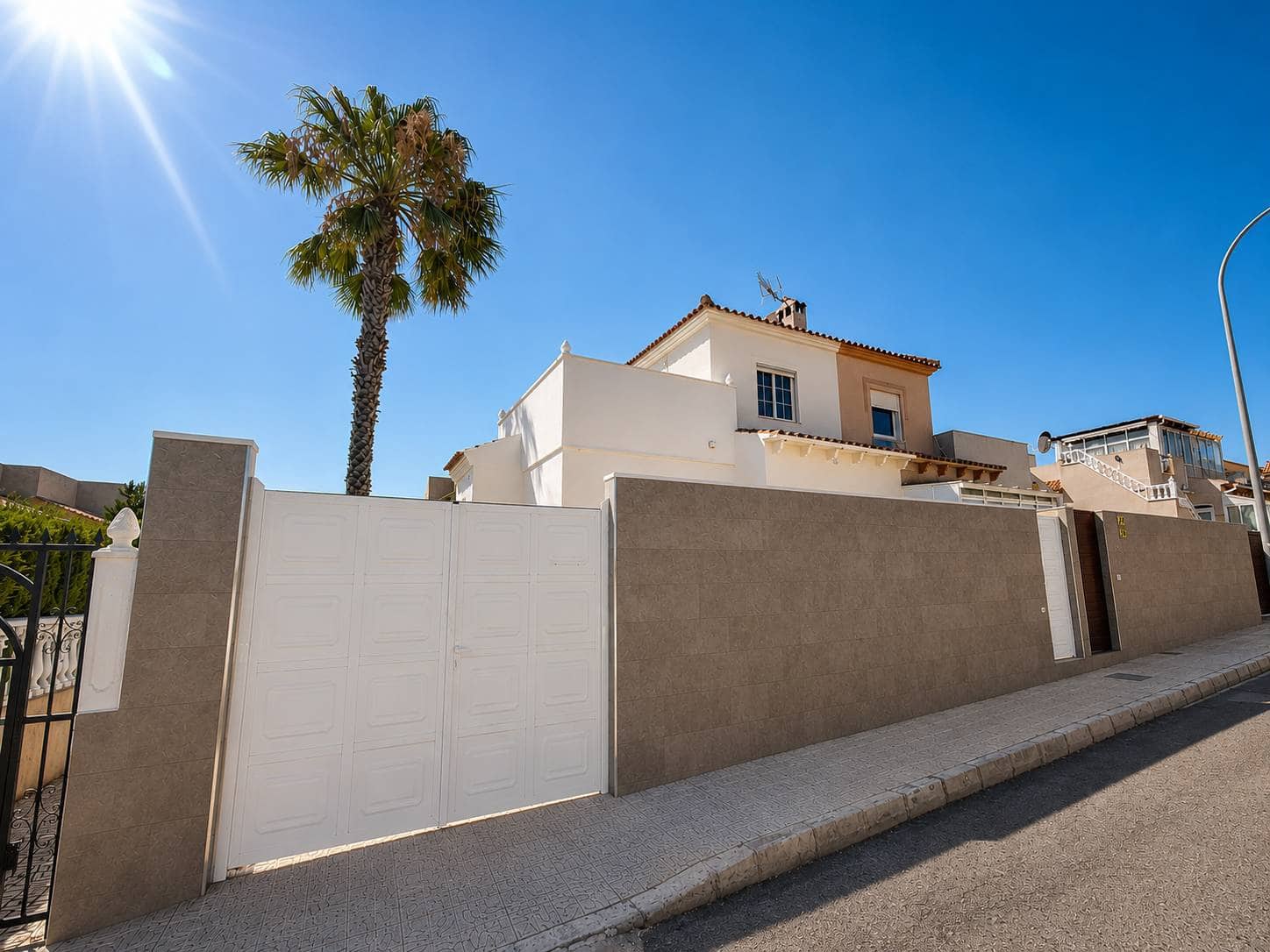 3 bedroom Townhouse for sale in Torrevieja - € 239,000 (Ref: 9983396)