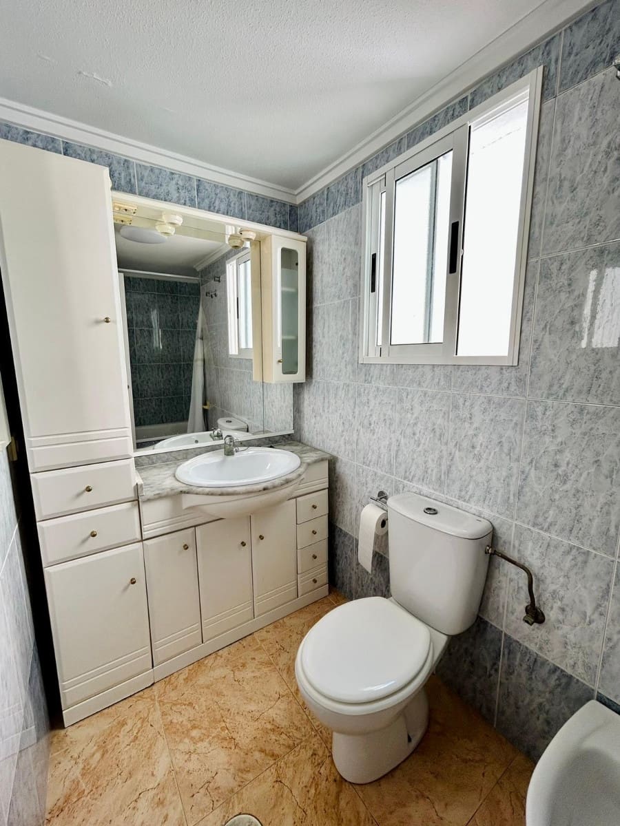 2 bedroom Apartment for sale in Torrevieja - € 136,500 (Ref: 9983399)
