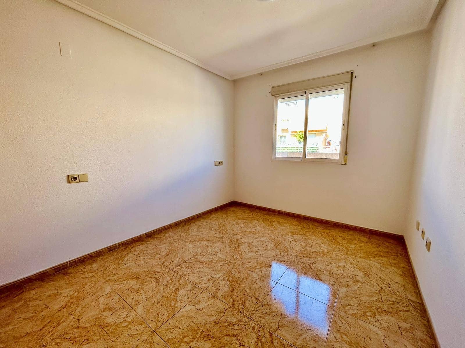 2 bedroom Apartment for sale in Torrevieja - € 136,500 (Ref: 9983399)