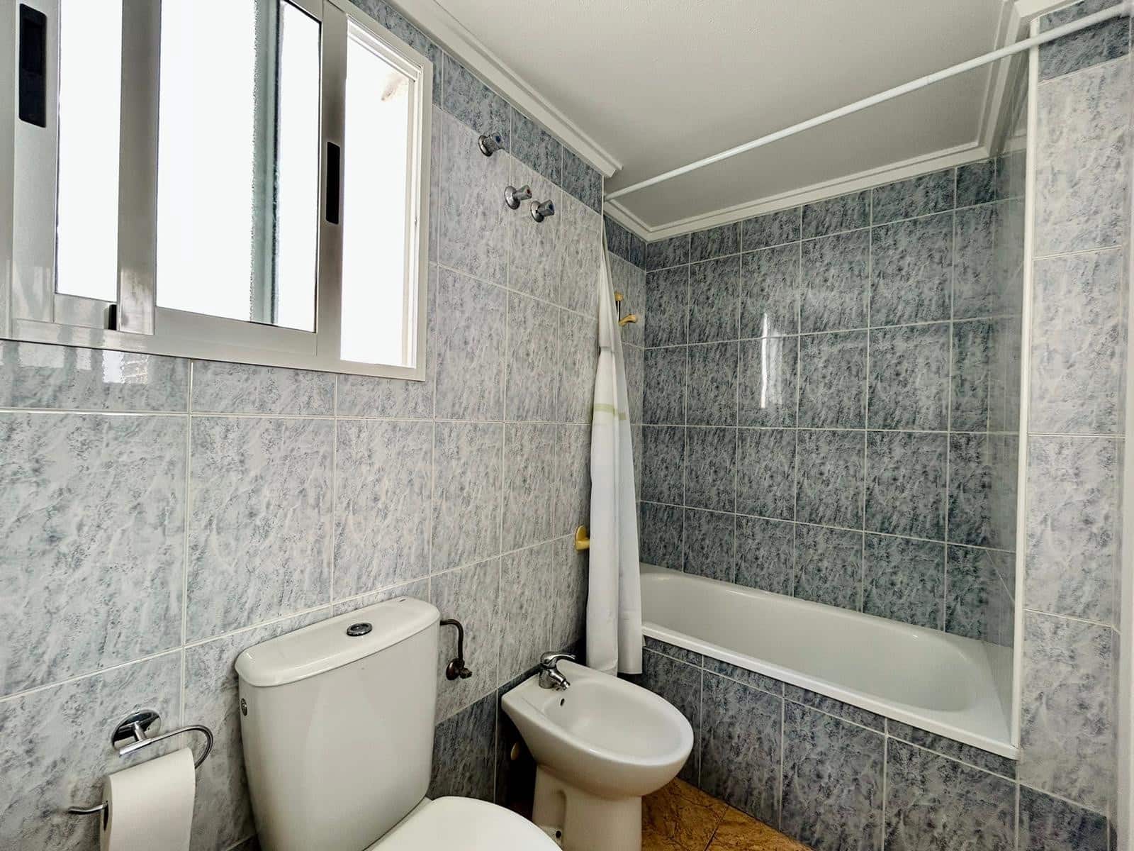 2 bedroom Apartment for sale in Torrevieja - € 136,500 (Ref: 9983399)