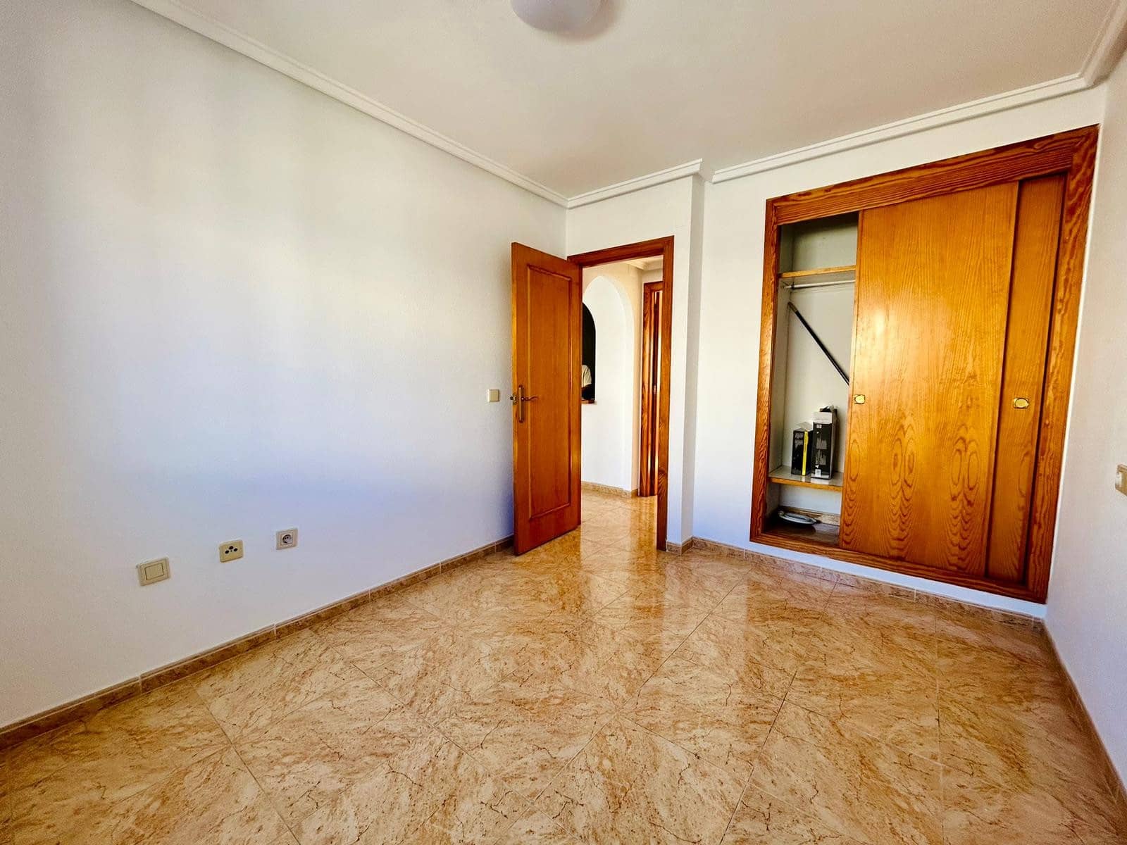 2 bedroom Apartment for sale in Torrevieja - € 136,500 (Ref: 9983399)
