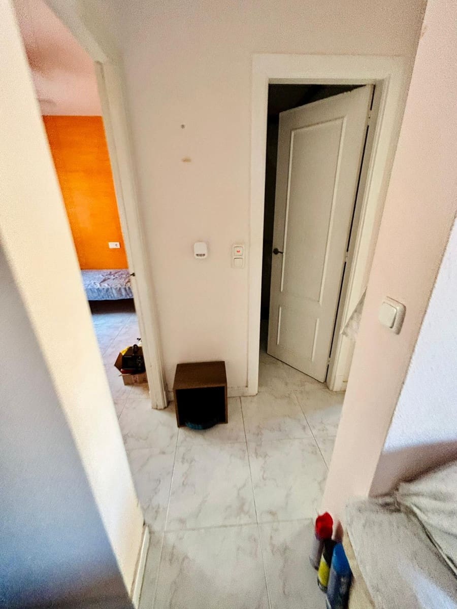 2 bedroom Apartment for sale in Torrevieja - € 110,000 (Ref: 9983400)