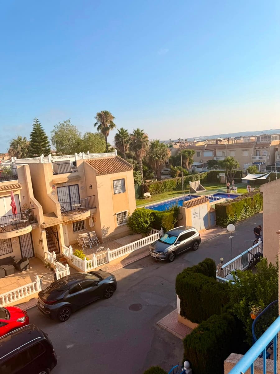 2 bedroom Apartment for sale in Torrevieja - € 110,000 (Ref: 9983400)