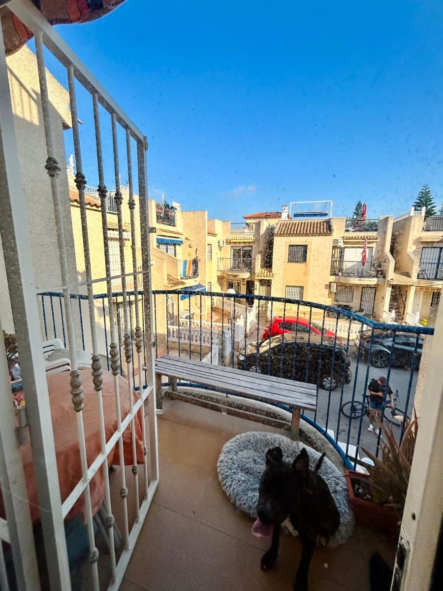 2 bedroom Apartment for sale in Torrevieja - € 110,000 (Ref: 9983400)