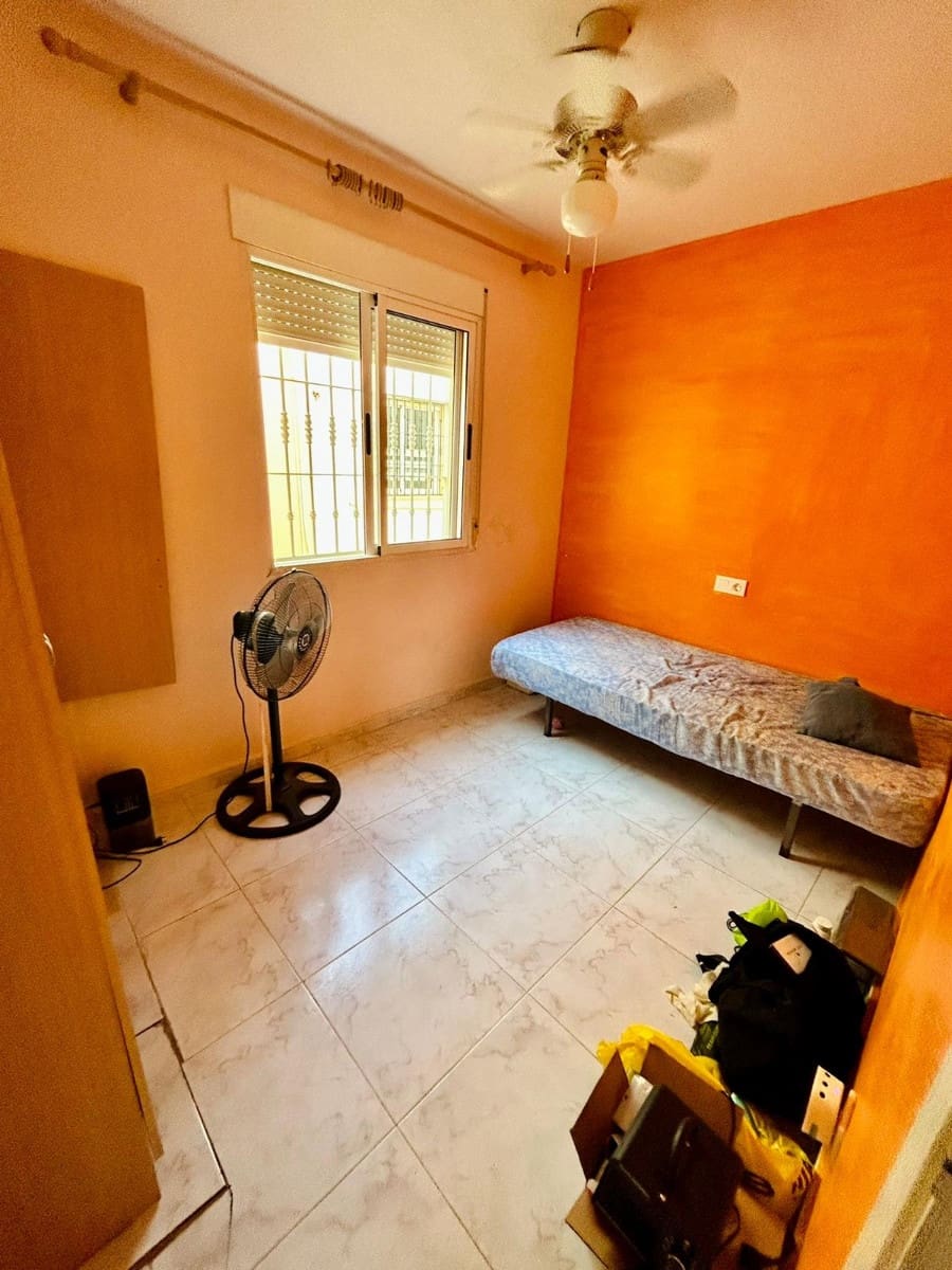 2 bedroom Apartment for sale in Torrevieja - € 110,000 (Ref: 9983400)