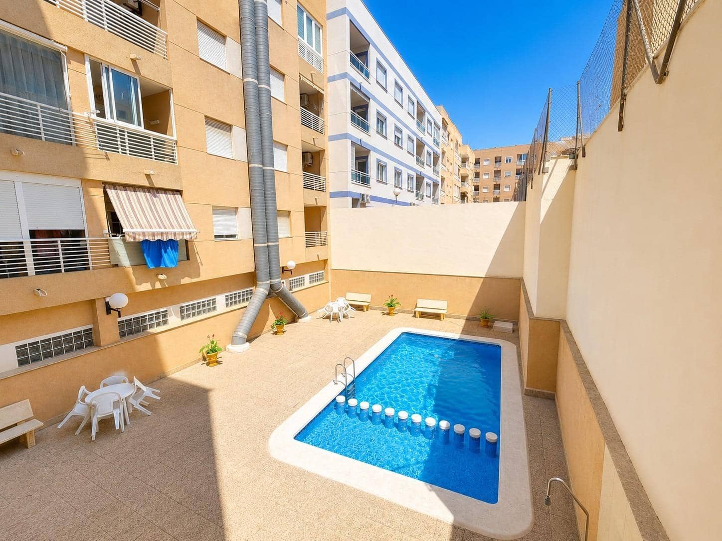 2 makuuhuone Huoneisto myytävänä paikassa Torrevieja - 127 000 € (Ref: 9983426)
